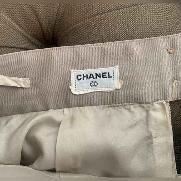 Chanel beige vintage classic mini skirt, 26” with size tag cut out. - Picture 6 of 6